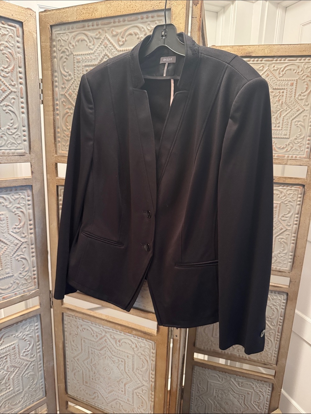 Basler Black Minimalist Women's Blazer